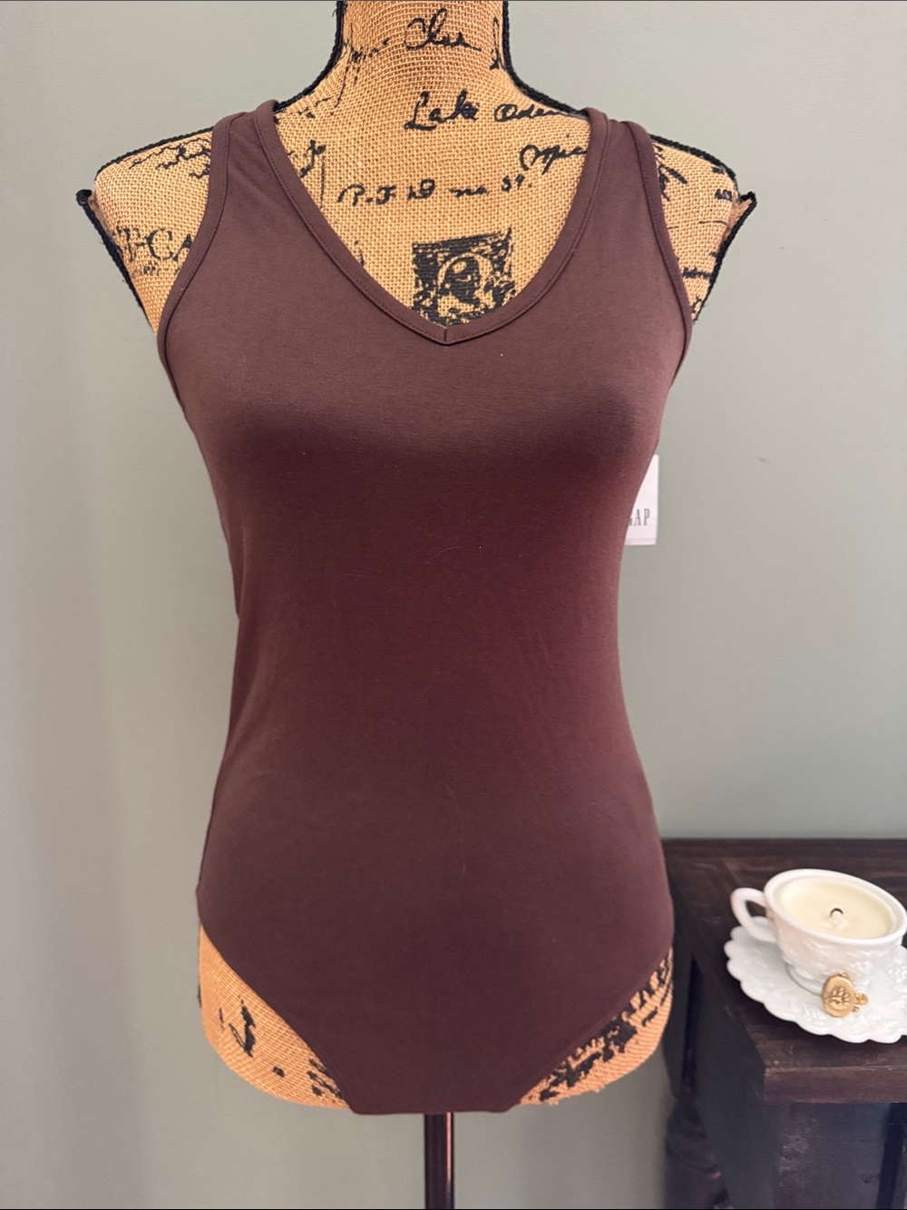 GAP Women’s Brown V-Neck Tank Top bodysuit. Size M. NWT.